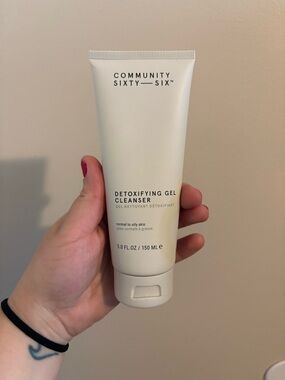 Community Sixty-Six :  Detoxifying Gel Cleanser – 5 fl oz